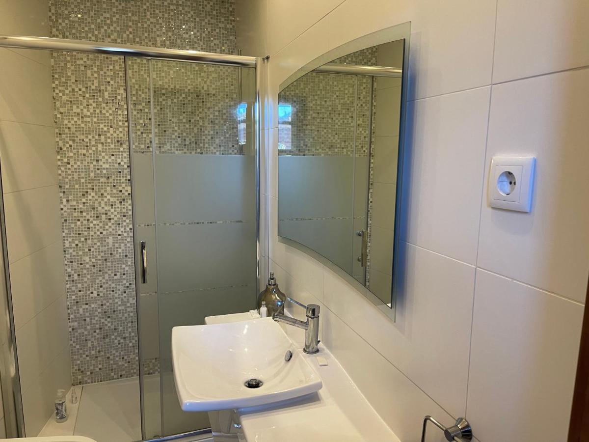 Apartamento 2 Quartos E 2 Casas De Banho Appartement Porto Buitenkant foto